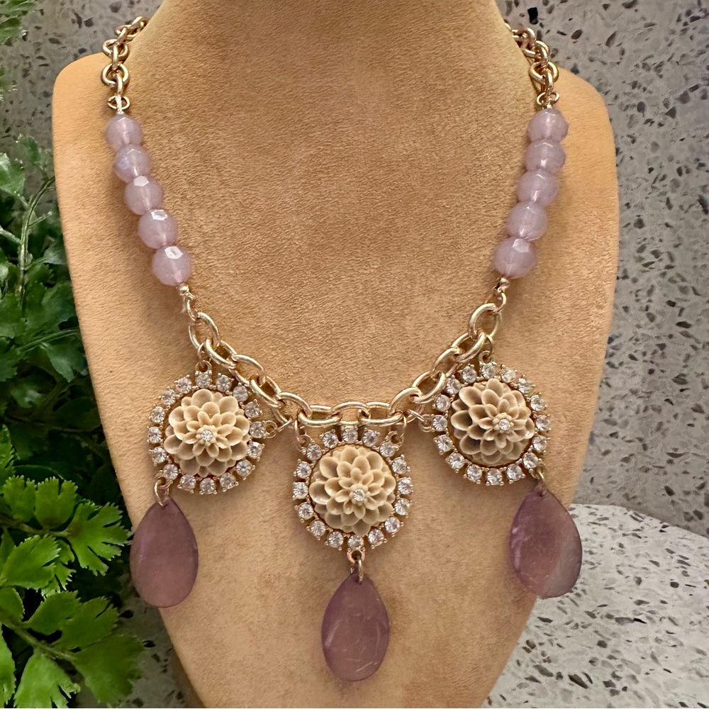 Purple bead floral necklace and bracelet - Picture 3 of 10
